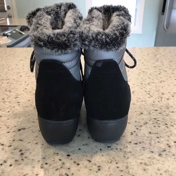 Silver & Black Waterproof Boots  size 6.5 - Picture 5 of 8